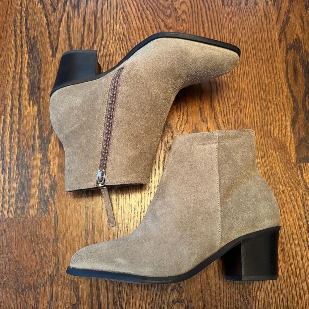 Women’s Able Dorset booties, new in box